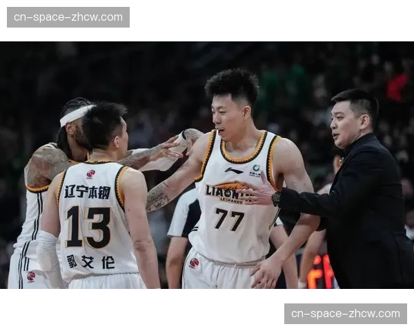 沈阳赛区:辽宁队主场铺设全新“冠军之夜”主题地板,致敬球队历史 沈阳赛区:辽宁队主场铺设全新“冠军之夜”主题地板,致敬球队历史